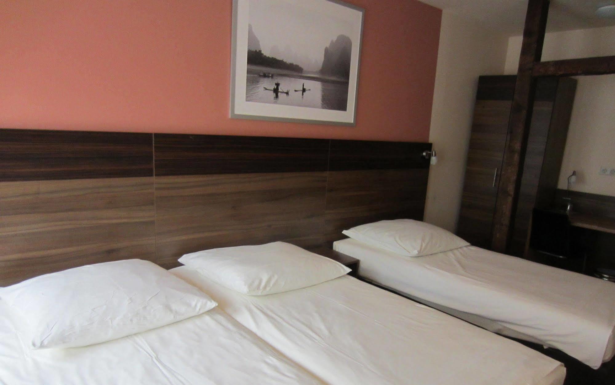 Altdüsseldorf Hotel 3*